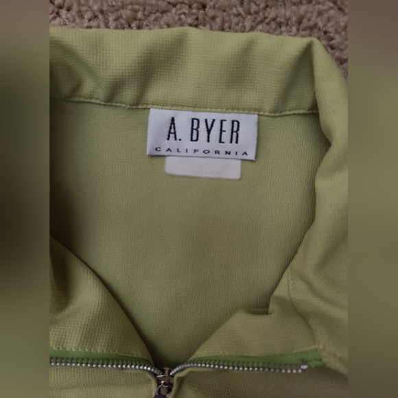 A. Byer Light Green sleevess zip up Vest and Shorts Set. - Picture 5 of 6